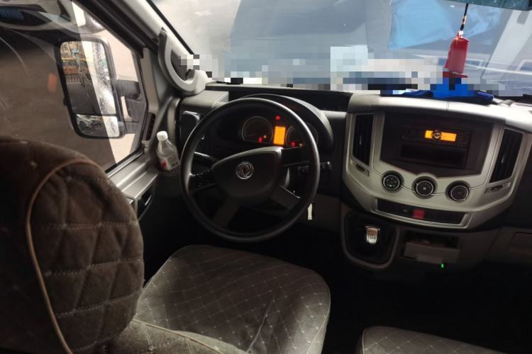 Used Dongfeng Yufeng 2020 2.3T Economy Standard Edition Logistics Vehicle Short Wheelbase Mid-Roof Design 5-9 Seats WP2.3 Steering Wheel
