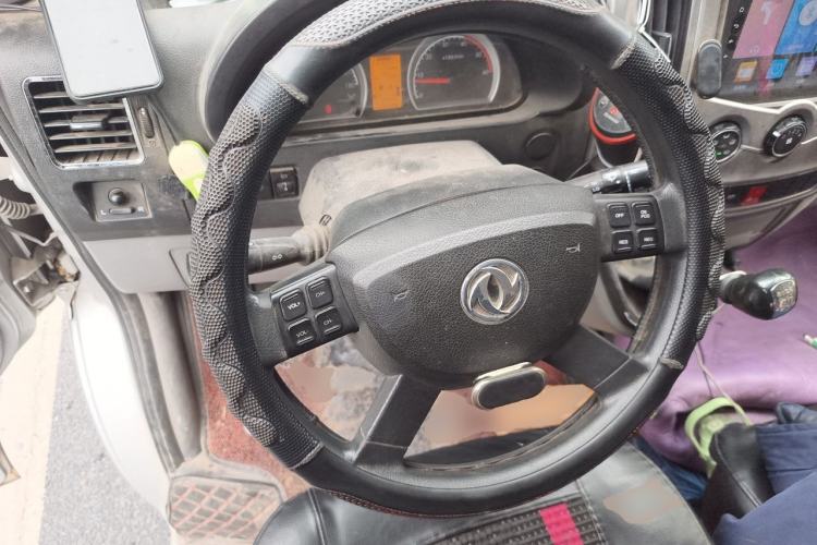 Used Dongfeng Yufeng 2020 2.5T V9 Value-Added Edition Logistics Vehicle Short Wheelbase Mid-Roof Design 5–9 Seater China V Emission Standard ZD25 Steering Wheel