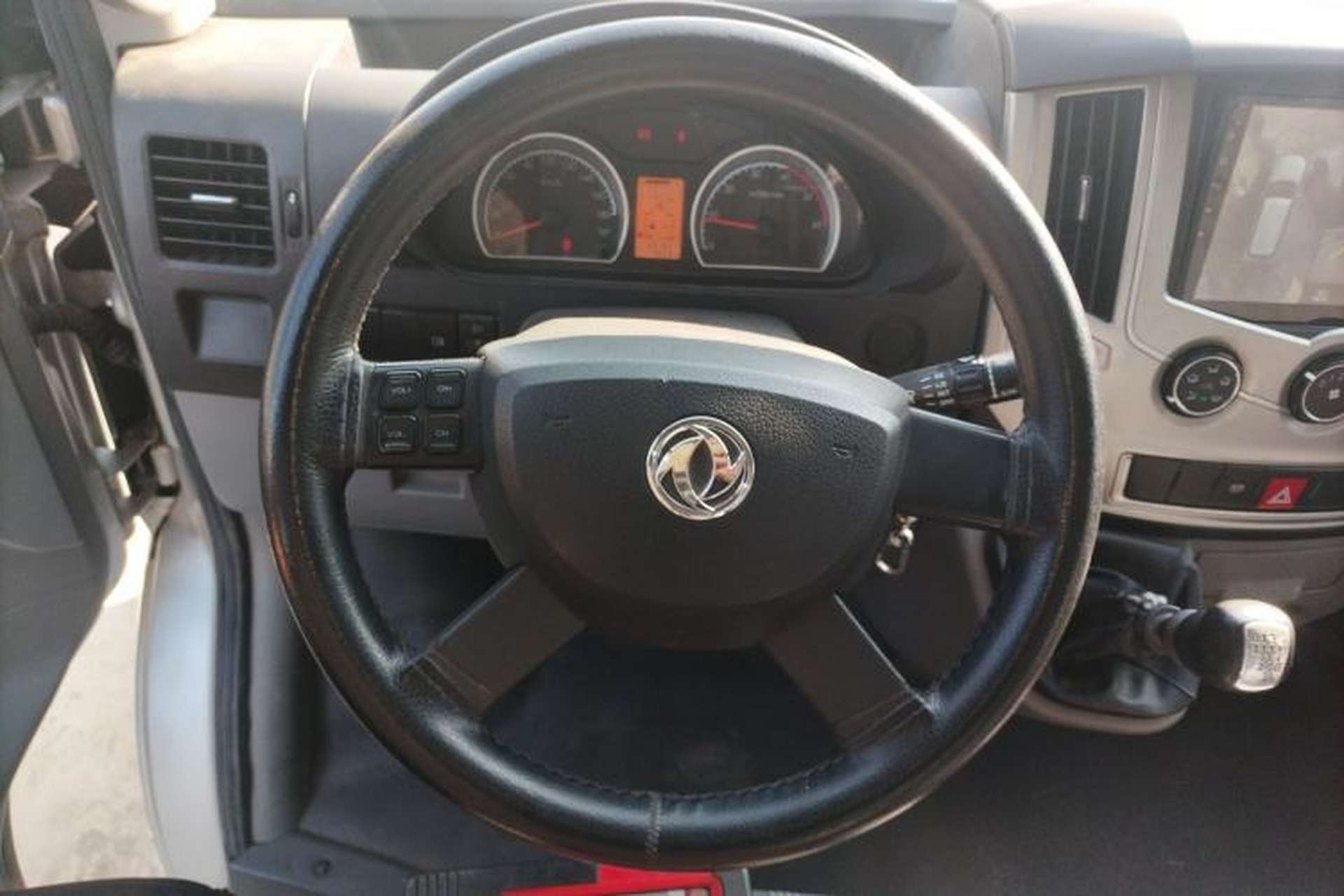 Used Dongfeng Yufeng 2020 2.3T Economy Standard Edition VAN Short Wheelbase Mid-Roof 3-Seater WP2.3 Steering Wheel