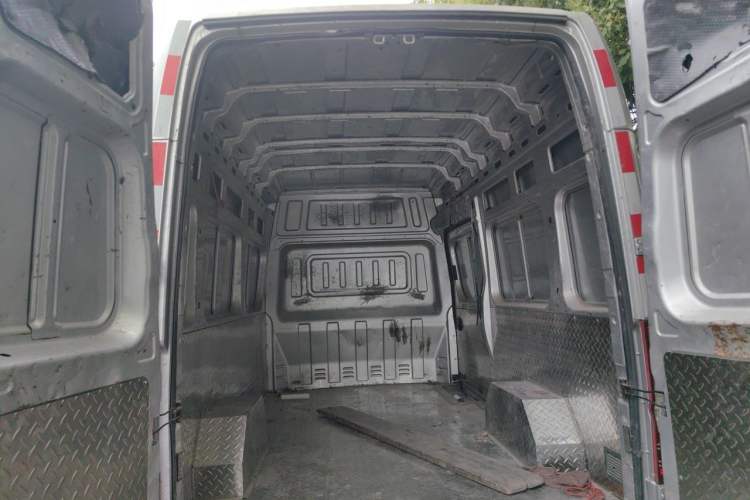 Used Dongfeng Yufeng 2020 2.3T Economy Van Long Wheelbase High Roof 3-Seater WP2.3 Trunk