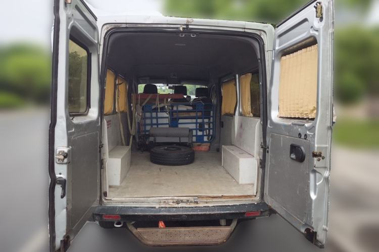 Used Dongfeng Yufeng 2020 2.5T V9 Value-Added Edition Logistics Vehicle Short Wheelbase Mid-Roof Design 5–9 Seater China V Emission Standard ZD25 Trunk