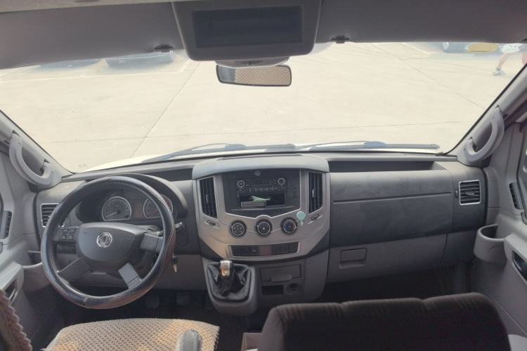 Used Dongfeng Yufeng 2020 2.3T Economy Logistics Vehicle Short Wheelbase Low Roof 5-9 Seater WP2.3 Center Console