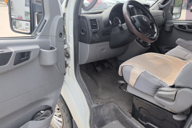 Used Dongfeng Yufeng 2020 2.3T Economy Logistics Vehicle Short Wheelbase Low Roof 5-9 Seater WP2.3 Driver Seat