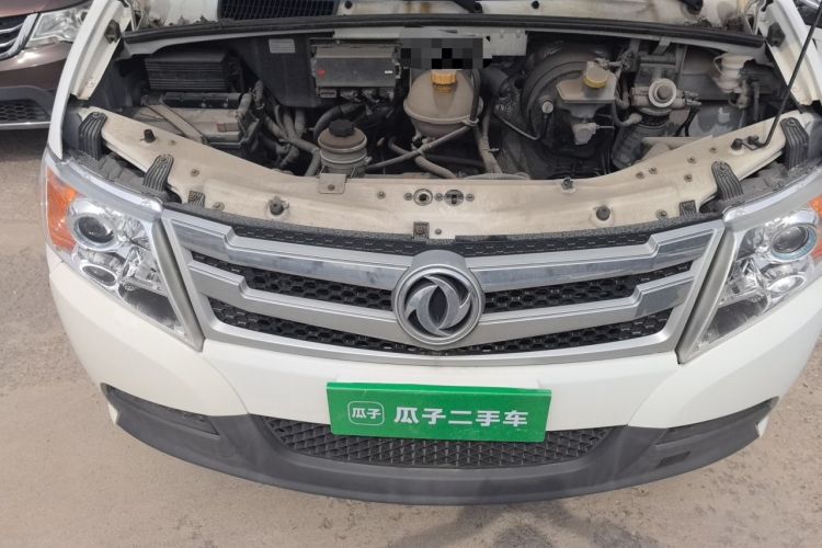 Used Dongfeng Yufeng 2020 2.3T Economy Logistics Vehicle Short Wheelbase Low Roof 5-9 Seater WP2.3 Engine Bay