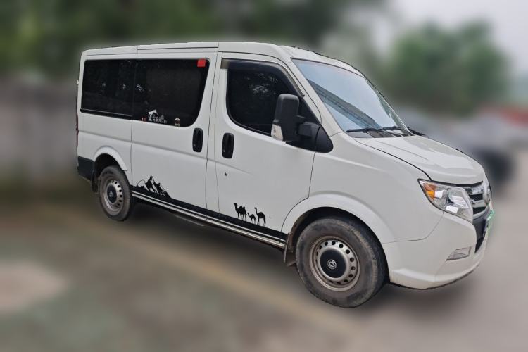 Used Dongfeng Yufeng 2020 2.3T Economy Logistics Vehicle Short Wheelbase Low Roof 5-9 Seater WP2.3 Exterior 2