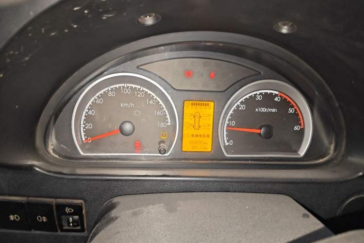 Used Dongfeng Yufeng 2020 2.3T Economy Logistics Vehicle Long Wheelbase Mid-Roof Design 5-9 Seater WP2.3 Instrument Cluster