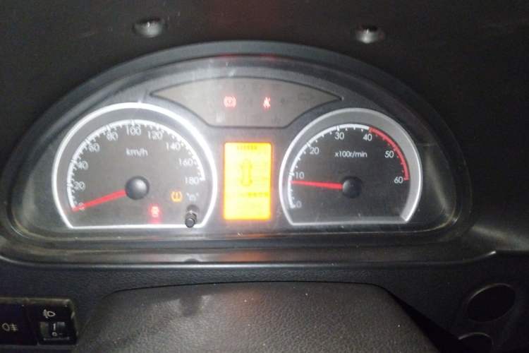 Used Dongfeng Yufeng 2020 2.3T Economy Logistics Vehicle Short Wheelbase Low Roof 5-9 Seater WP2.3 Instrument Cluster