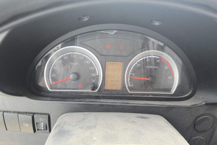 Used Dongfeng Yufeng 2020 2.3T Economy Logistics Vehicle Short Wheelbase Low Roof 5-9 Seater WP2.3 Instrument Cluster
