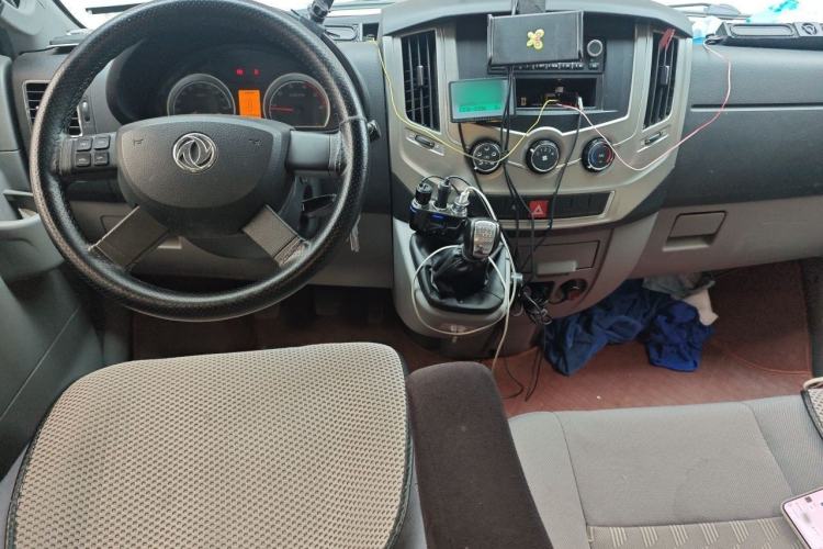 Used Dongfeng Yufeng 2020 2.3T Economy Logistics Vehicle Short Wheelbase Low Roof 5-9 Seater WP2.3 Interior 2