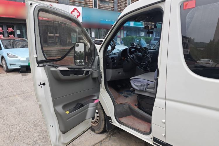 Used Dongfeng Yufeng 2020 2.3T Economy Logistics Vehicle Short Wheelbase Low Roof 5-9 Seater WP2.3 Interior 3
