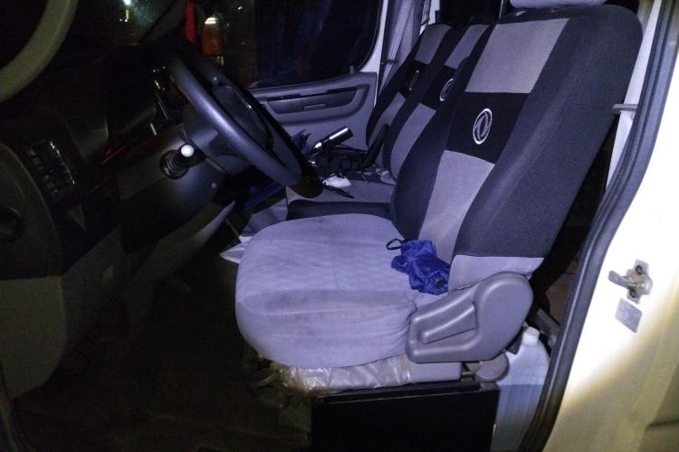 Used Dongfeng Yufeng 2020 2.3T Economy Logistics Vehicle Short Wheelbase Low Roof 5-9 Seater WP2.3 Left Front Seat