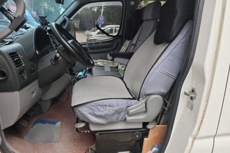 Used Dongfeng Yufeng 2020 2.3T Economy Logistics Vehicle Short Wheelbase Low Roof 5-9 Seater WP2.3 Left Front Seat