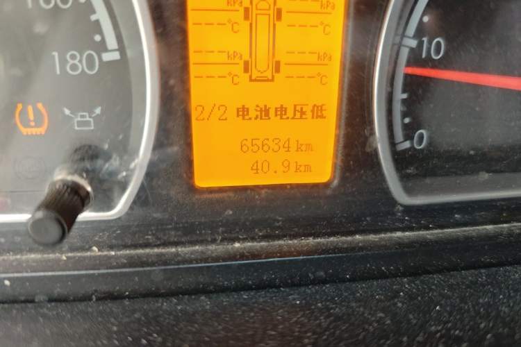 Used Dongfeng Yufeng 2020 2.3T Economy Logistics Vehicle Short Wheelbase Low Roof 5-9 Seater WP2.3 Odometer Close Up