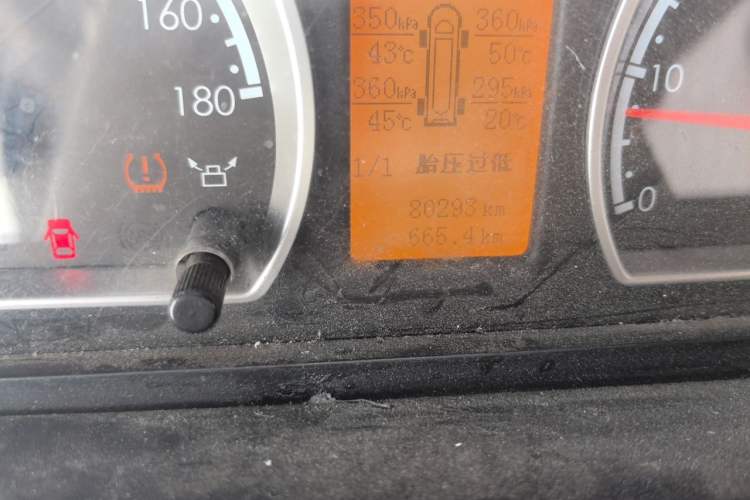 Used Dongfeng Yufeng 2020 2.3T Economy Logistics Vehicle Short Wheelbase Low Roof 5-9 Seater WP2.3 Odometer Close Up