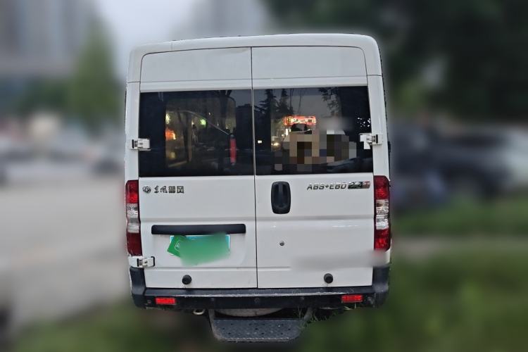 Used Dongfeng Yufeng 2020 2.3T Economy Logistics Vehicle Long Wheelbase Mid-Roof Design 5-9 Seater WP2.3 Rear
