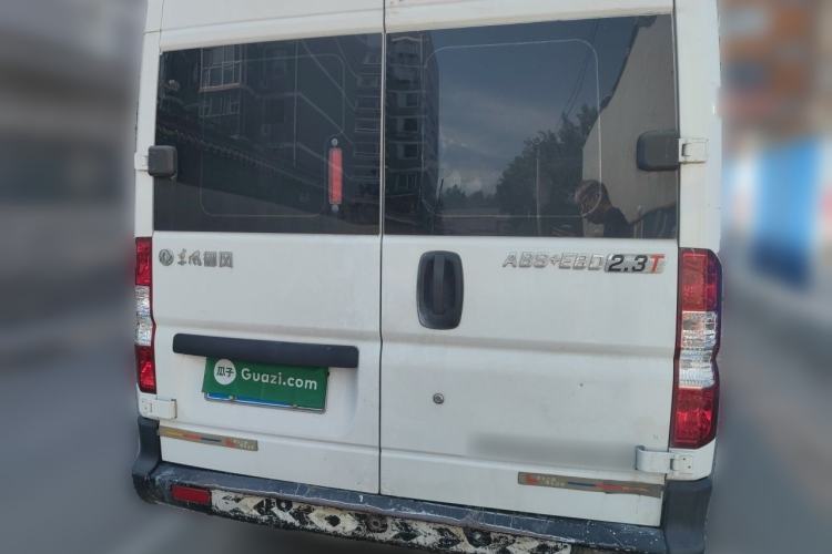 Used Dongfeng Yufeng 2020 2.3T Economy Standard Edition Logistics Vehicle Short Wheelbase Mid-Roof Design 5-9 Seats WP2.3 Rear