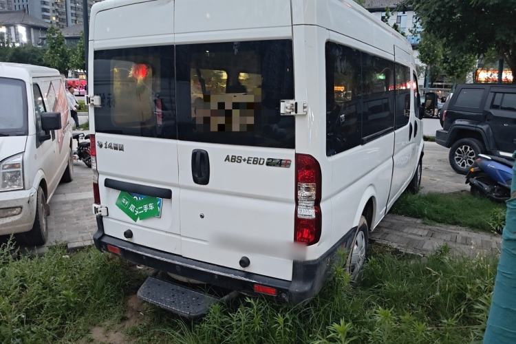 Used Dongfeng Yufeng 2020 2.3T Economy Logistics Vehicle Long Wheelbase Mid-Roof Design 5-9 Seater WP2.3 Rear Right 45 Deg
