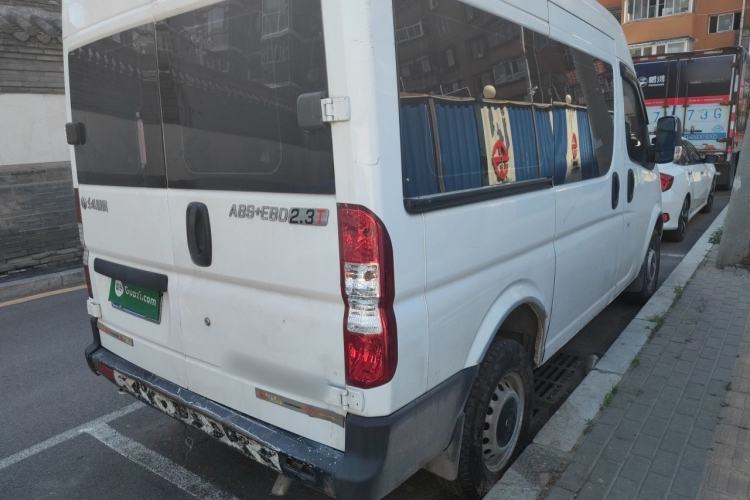 Used Dongfeng Yufeng 2020 2.3T Economy Standard Edition Logistics Vehicle Short Wheelbase Mid-Roof Design 5-9 Seats WP2.3 Rear Right 45 Deg