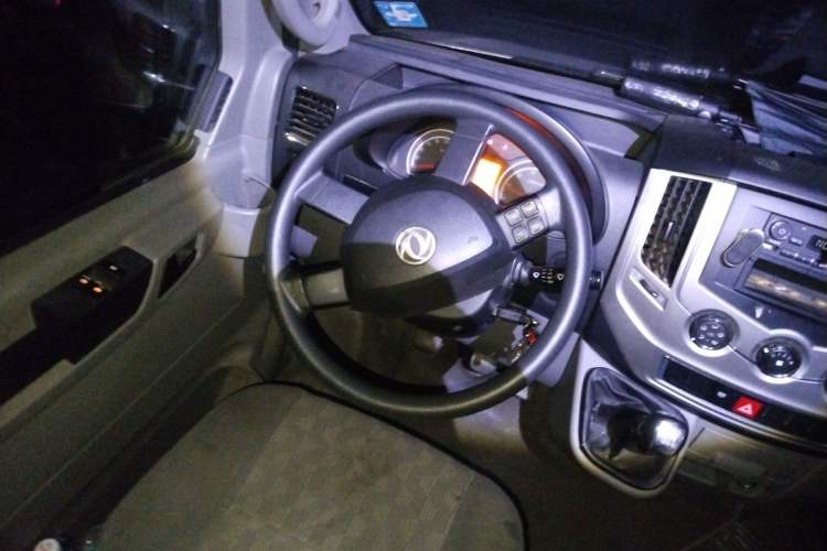 Used Dongfeng Yufeng 2020 2.3T Economy Logistics Vehicle Short Wheelbase Low Roof 5-9 Seater WP2.3 Steering Wheel