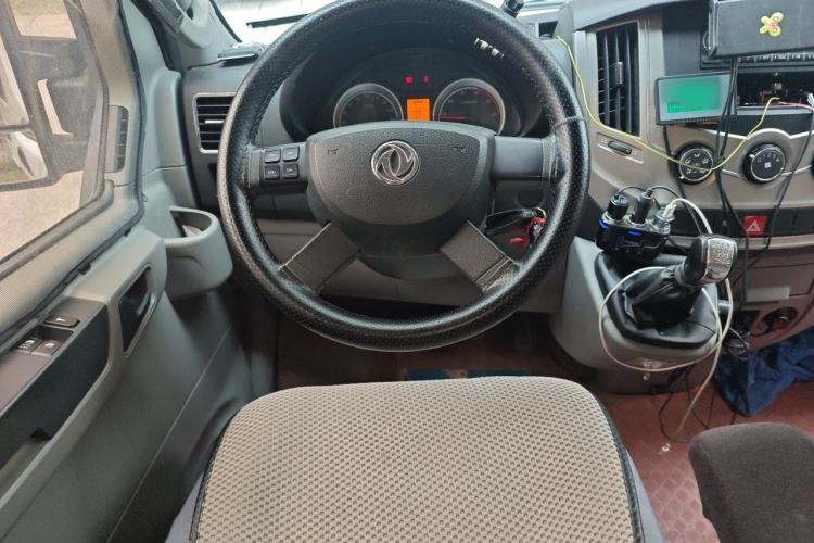 Used Dongfeng Yufeng 2020 2.3T Economy Logistics Vehicle Short Wheelbase Low Roof 5-9 Seater WP2.3 Steering Wheel