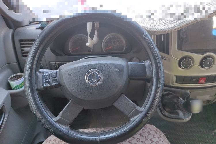 Used Dongfeng Yufeng 2020 2.3T Economy Standard Edition Logistics Vehicle Short Wheelbase Mid-Roof Design 5-9 Seats WP2.3 Steering Wheel