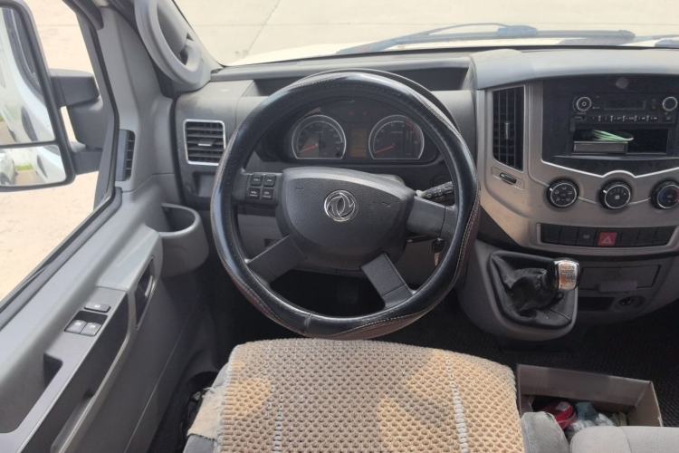 Used Dongfeng Yufeng 2020 2.3T Economy Logistics Vehicle Short Wheelbase Low Roof 5-9 Seater WP2.3 Steering Wheel