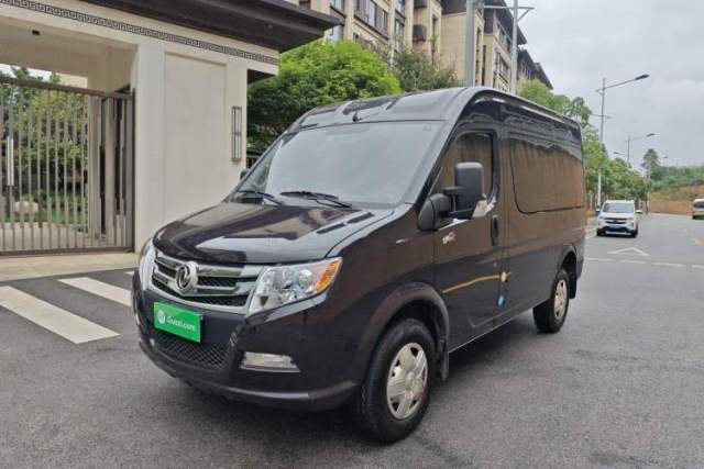 Used Dongfeng Yufeng 2021 2.0T Rear-Drive Logistics Vehicle Short Wheelbase Mid-Roof 5-9 Seaters China VI Standard D20