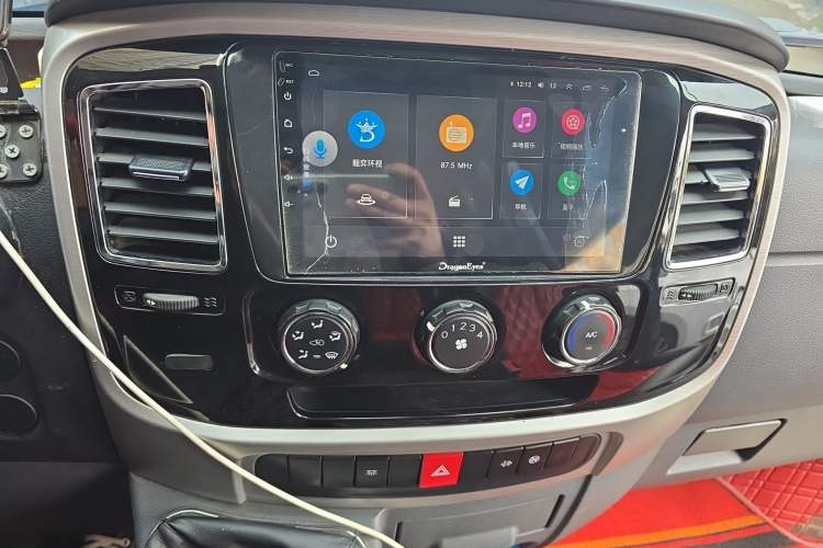 Used Dongfeng Yufeng 2021 2.0T Power King Front-Drive Logistics Vehicle Long Wheelbase Mid-Roof Design 6–9 Seats China VI Emission Standard ZD20 Audio And AC Panel