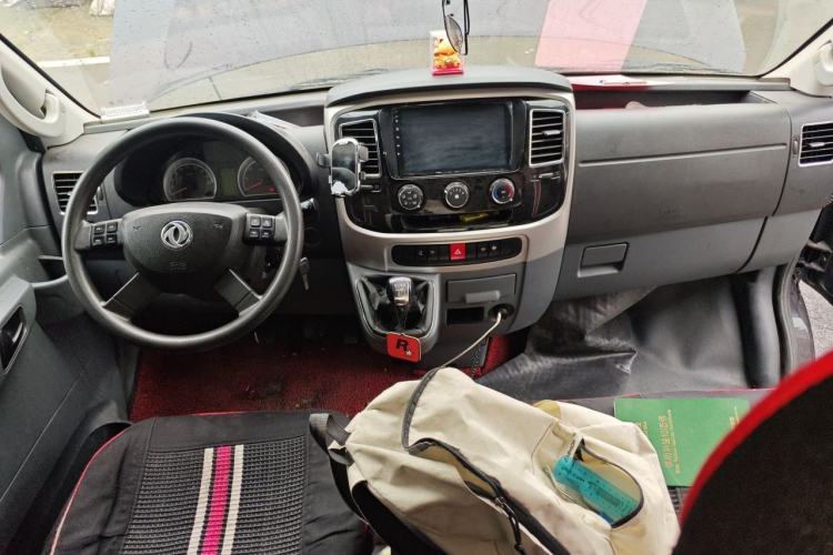 Used Dongfeng Yufeng 2021 2.3T Front-Drive Logistics Van Long Wheelbase High Roof 6–9 Seats China VI Standard M9T Center Console