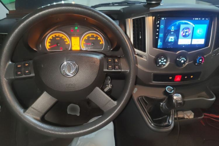 Used Dongfeng Yufeng 2021 2.0T Value Edition Logistics Vehicle Short Wheelbase Mid-Roof Design 5-9 Seater China VI Emission Standard D20 Center Console
