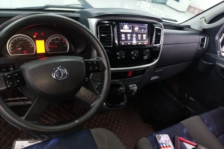 Used Dongfeng Yufeng 2021 2.0T Power King Front-Drive Logistics Van Short Wheelbase Low Roof 5-9 Seater China VI Emission Standard ZD20 Center Console