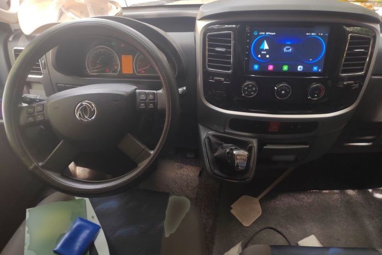 Used Dongfeng Yufeng 2021 2.0T Power King Front-Drive Logistics Vehicle Long Wheelbase High Roof 6-9 Seats China VI ZD20 Center Console
