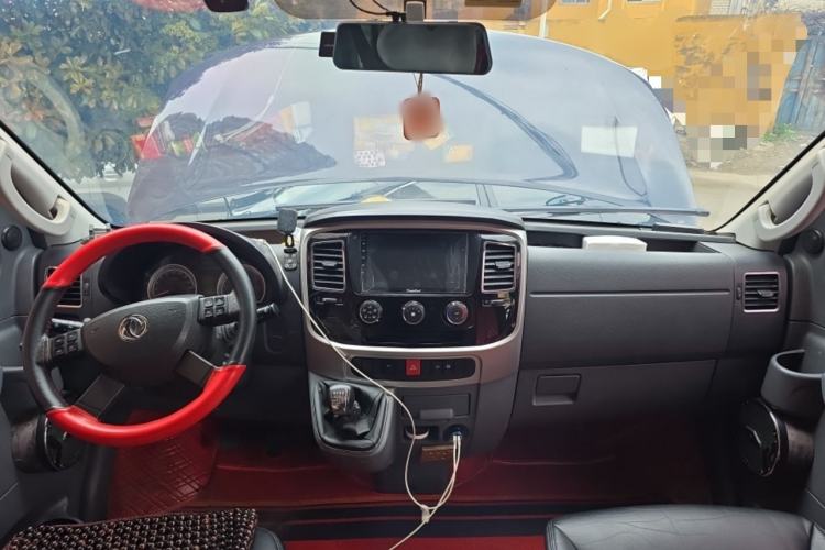 Used Dongfeng Yufeng 2021 2.0T Power King Front-Drive Logistics Vehicle Long Wheelbase Mid-Roof Design 6–9 Seats China VI Emission Standard ZD20 Center Console
