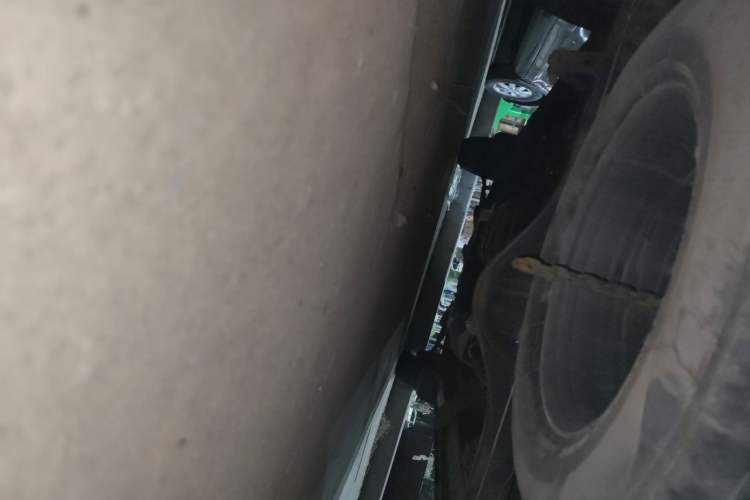 Used Dongfeng Yufeng 2021 2.0T Value Edition Logistics Vehicle Short Wheelbase Mid-Roof Design 5-9 Seater China VI Emission Standard D20 Chassis Rear