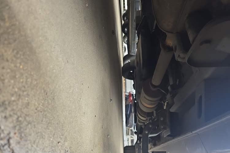 Used Dongfeng Yufeng 2021 2.0T Power King Front-Drive Logistics Vehicle Long Wheelbase Mid-Roof Design 6–9 Seats China VI Emission Standard ZD20 Chassis Rear Right