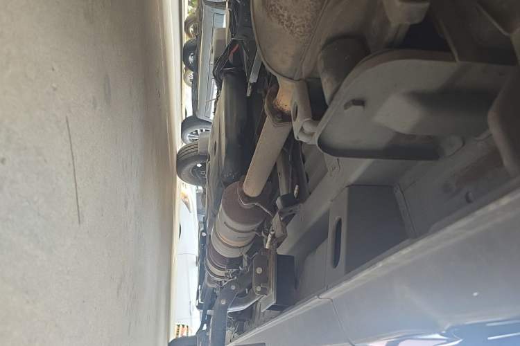 Used Dongfeng Yufeng 2021 2.0T Power King Front-Drive Logistics Vehicle Long Wheelbase Mid-Roof Design 6–9 Seats China VI Emission Standard ZD20 Chassis Rear Right