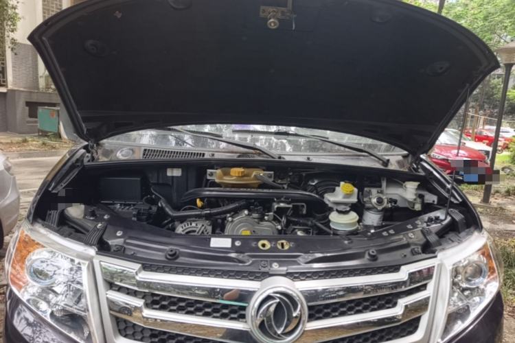 Used Dongfeng Yufeng 2021 2.4T Rear-Drive Logistics Vehicle Long Wheelbase Mid-Roof 6-9 Seater China VI Emission Standard YCY24140-60 Engine Bay