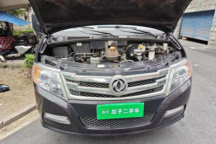 Used Dongfeng Yufeng 2021 2.3T Power King Front-Drive Logistics Vehicle Short Wheelbase Mid-Roof Design 5-9 Seater China VI Emission Standard M9T Engine Bay
