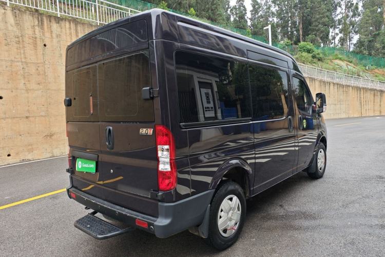 Used Dongfeng Yufeng 2021 2.0T Rear-Drive Logistics Vehicle Short Wheelbase Mid-Roof 5-9 Seaters China VI Standard D20 Exterior 3