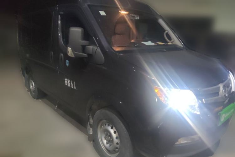 Used Dongfeng Yufeng 2021 2.0T Value Edition Logistics Vehicle Short Wheelbase Mid-Roof Design 5-9 Seater China VI Emission Standard D20 Front Right 45 Deg