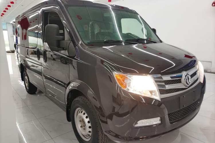 Used Dongfeng Yufeng 2021 2.0T Power King Front-Drive Logistics Van Short Wheelbase Low Roof 5-9 Seater China VI Emission Standard ZD20 Front Right 45 Deg