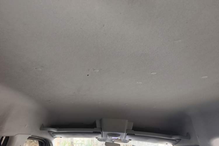 Used Dongfeng Yufeng 2021 2.4T Rear-Drive Logistics Vehicle Long Wheelbase Mid-Roof 6-9 Seater China VI Emission Standard YCY24140-60 Headliner