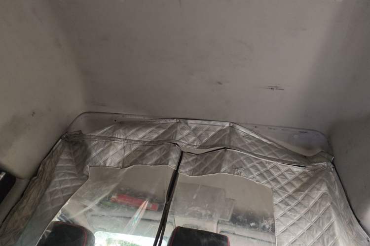 Used Dongfeng Yufeng 2021 2.3T Front-Drive Logistics Van Long Wheelbase High Roof 6–9 Seats China VI Standard M9T Headliner
