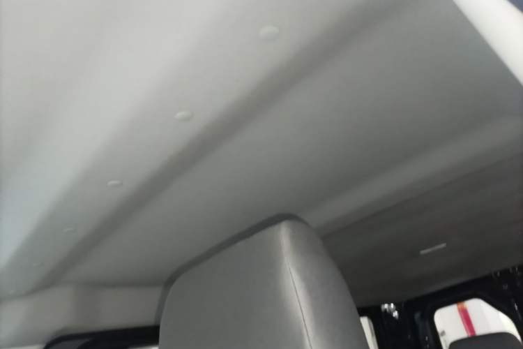 Used Dongfeng Yufeng 2021 2.0T Power King Front-Drive Logistics Van Short Wheelbase Low Roof 5-9 Seater China VI Emission Standard ZD20 Headliner