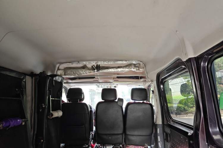 Used Dongfeng Yufeng 2021 2.3T Power King Front-Drive Logistics Vehicle Short Wheelbase Mid-Roof Design 5-9 Seater China VI Emission Standard M9T Headliner