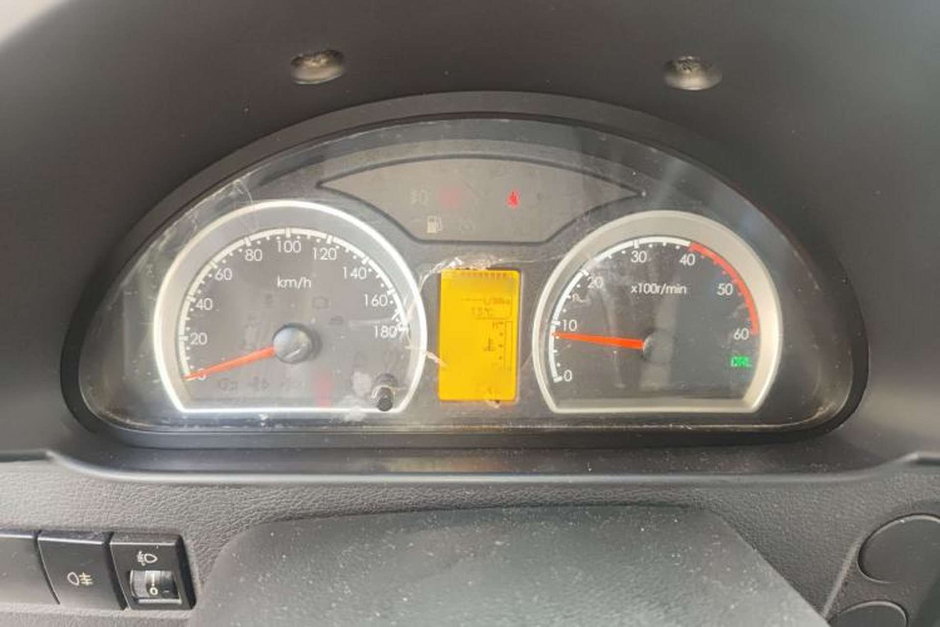 Used Dongfeng Yufeng 2021 2.3T Power King Rear-Drive Logistics Vehicle Long Wheelbase High Roof Dual Rear Tires 6–9 Seats China VI Standard M9T Instrument Cluster