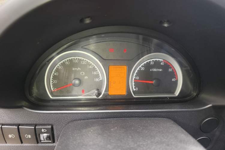 Used Dongfeng Yufeng 2021 2.4T Rear-Drive Logistics Vehicle Long Wheelbase Mid-Roof 6-9 Seater China VI Emission Standard YCY24140-60 Instrument Cluster