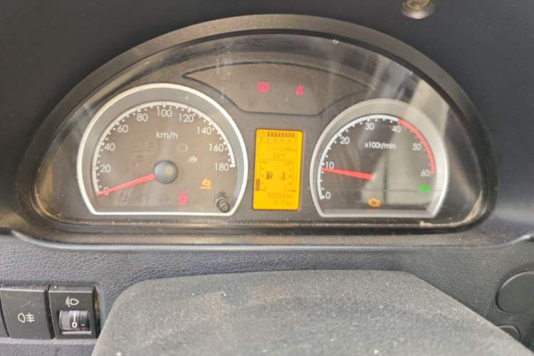Used Dongfeng Yufeng 2021 2.3T Front-Drive Logistics Van Long Wheelbase High Roof 6–9 Seats China VI Standard M9T Instrument Cluster