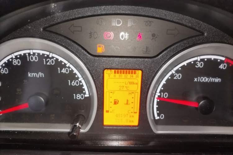 Used Dongfeng Yufeng 2021 2.0T Power King Front-Drive Logistics Van Short Wheelbase Low Roof 5-9 Seater China VI Emission Standard ZD20 Instrument Cluster