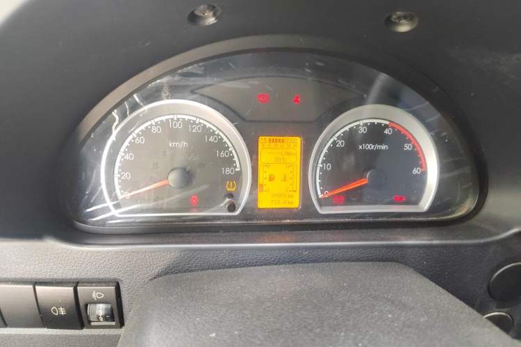 Used Dongfeng Yufeng 2021 2.0T Power King Front-Drive Logistics Vehicle Long Wheelbase High Roof 6-9 Seats China VI ZD20 Instrument Cluster